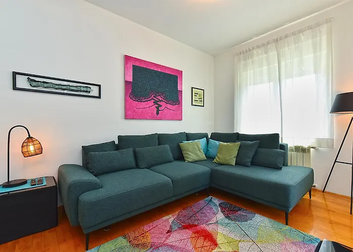 Karolina 2343 Lägenhet Pula